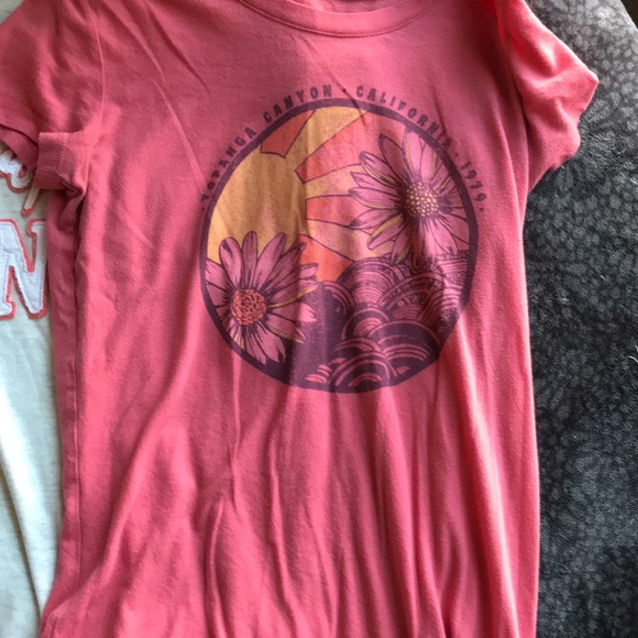 🌸Being donated 8/5🌸 Aero tops medium and large - Picture 2 of 4